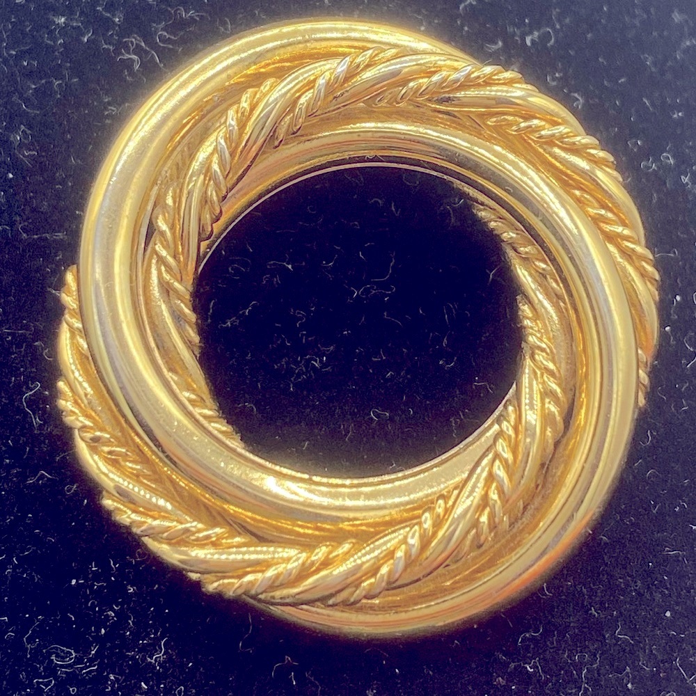 Vintages Signed Napier Gold Tone Intertwined Circles Brooch 1980s Signed